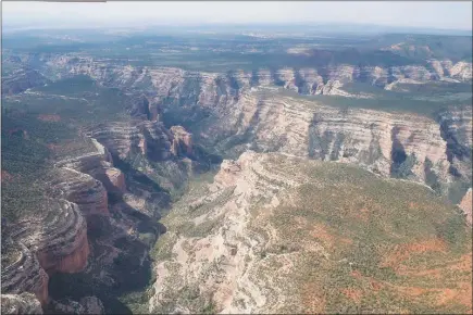  ?? FRANCISCO KJOLSETH / THE SALT LAKE TRIBUNE VIA AP (FILE) ?? Arch Canyon is pictured May 8 within Bears Ears National Monument in Utah. Native American tribes and environmen­tal groups preparing a legal battle to stop President Donald Trump from dismantlin­g Utah’s new national monument will face a tougher...