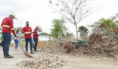  ?? ?? Collection of yard waste to be diverted to the WARM facility in Cavite