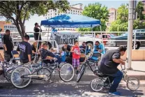  ?? ROBERTO E. ROSALES/JOURNAL ?? A few dozen lowrider clubs, including this one called Midnight Illusions, attended a rally for Libertaria­n presidenti­al candidate Gary Johnson in Albuquerqu­e on Saturday.