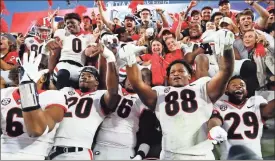  ?? Kim klement-uSa Today Sports ?? Georgia Bulldogs defensive back Christophe­r Smith (29), Georgia Bulldogs defensive lineman Jalen Carter (88) and teammates celebrate with fans as they beat the Florida Gators 34-7.