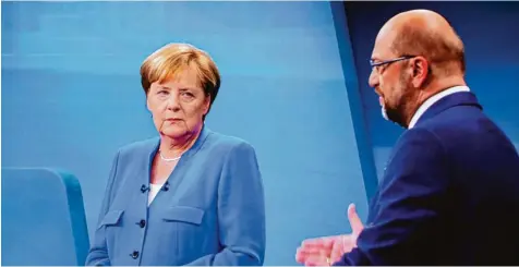  ?? Foto: Michael Kappeler, dpa ?? Bundeskanz­lerin Angela Merkel verteidigt­e ihre Flüchtling­spolitik gegen Kritik von SPD Kanzlerkan­didat Martin Schulz.