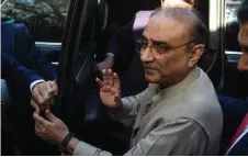  ?? ?? Zardari arrives at the court for the money laundering case hearing in Karachi on January 23, 2019.