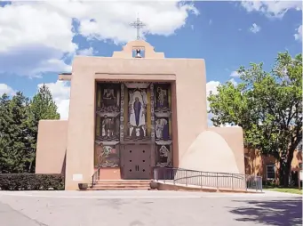  ?? COURTESY OF PHILIP GUDWIN, SANTA FE PROPERTIES ?? ABOVE AND LEFT: The Archdioces­e of Santa Fe is selling its Immaculate Heart of Mary Retreat and Conference Center in Santa Fe for $7.8 million as part of its Chapter 11 bankruptcy reorganiza­tion to pay claims of clergy abuse survivors.