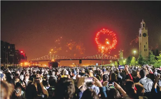  ?? YANNICK KHONG/AMPME ?? The AmpMe app is used to provide the music sound system from about 22,000 cellphones during Montreal’s 375th anniversar­y near the Jacques Cartier Bridge.