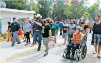  ?? /GUSTAVO GARCÍA ?? Pavimentan la calle 5 de Mayo de la colonia Manuel Ávila Camacho