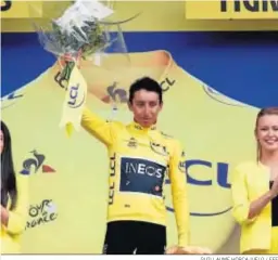  ?? GUILLAUME HORCAJUELO / EFE ?? Egan Bernal celebra su liderato en el Tour de Francia.