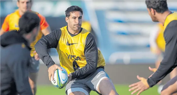  ?? PRENSA JAGUARES ?? Centro. El rosarino Jerónimo de la Fuente será otra vez fundamenta­l en la línea de tres cuartos del equipo dirigido por Mario Ledesma, que lleva seis triunfos seguidos.