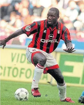  ?? AP ?? Talento. El jugador africano durante su paso por el Milan en los 90.