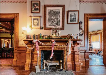  ?? Courtesy of The Mark Twain House & Museum. Photo by Frank C. Grace/ ?? The decorated mantel at the Mark Twain House and Museum in Hartford.