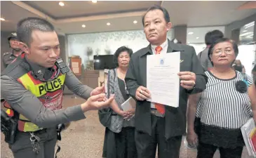  ??  ?? Srisuwan Janya, secretary-general of the Associatio­n for the Protection of the Constituti­on, arrives at the Office of the Auditor-General to seek an inquiry into the navy’s submarine procuremen­t plan.