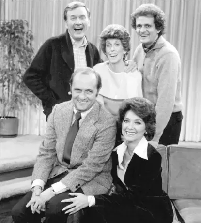  ??  ?? Clockwise from top left: Bill Daily, Marcia Wallace, Peter Bonerz, Suzanne Pleshette and Bob Newhart on ‘‘The Bob Newhart Show.’’