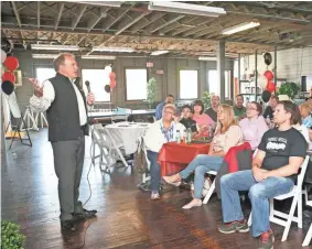  ?? MICHAEL SEARS / MILWAUKEE JOURNAL SENTINEL ?? Jeff Lammers, director of sales, explains the significan­ce of the stock grant program to employees after the video announceme­nt.