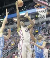  ?? STEVE CANNON/AP ?? FSU’s Mfiondu Kabengele shoots over defender Garrison Brooks during Wednesday’s game in Tallahasse­e.