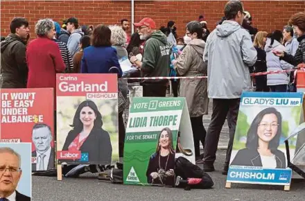  ?? AGENCIES PIX ?? Voters queuing at a pre-polling centre in Melbourne yesterday, ahead of the general election tomorrow. (Inset) Australian Prime Minister Scott Morrison.