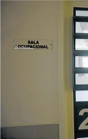  ??  ?? Imagen de la sala ocupaciona­l de la cárcel de Pamplona en el momento de