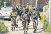  ?? WASEEM ANDRABI/HT FILE ?? Army personnel at the site of an encounter in Pulwama’s Pampore area, on August 20, 2021.