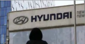  ?? LEE JIN-MAN — THE ASSOCIATED PRESS FILE ?? The logo of the Hyundai Motor Co. is displayed at the automaker’s showroom in Seoul, South Korea. Air bags in some Hyundai and Kia cars failed to inflate in crashes and four people are dead. Now the U.S. government’s road safety agency wants to know...