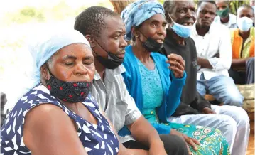  ?? ?? ( From right)Steven Makoni, Mbuya Makoni, an unidentifi­ed man and Maria Mudondo