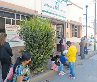  ?? CÉSAR MARTÍNEZ ?? Así lucía
ayer en la mañana el exterior del nosocomio público