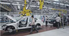  ?? FOTO: ROLEX DELA PENA/DPA ?? Werk der Beijing Automotive Group (BAIC) in Peking: Der Konzern hält bereits seit 2019 einen Anteil bei Daimler von 9,98 Prozent.