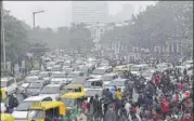  ?? ARVIND YADAV/HT FILE ?? Traffic jam in Connaught Place on Christmas. The festival rush is especially seen around markets.