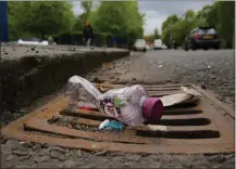  ??  ?? Litter in Glasgow as seen at the weekend