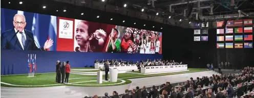  ?? Foto: AFP/Kirill Kudryavtse­v ?? Die Vorteile einer WM in Nordamerik­a, die US-Verbandspr­äsident Carlos Cordeiro am Mittwoch hervorhob, haben den FIFA-Kongress überzeugt.