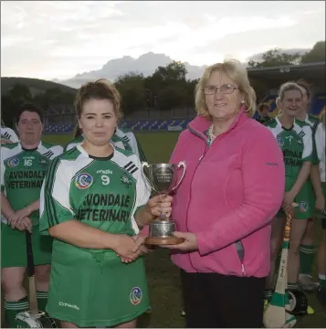  ??  ?? Avondale captain Stephanie Rattray collects the cup from Kathleen McAllister.