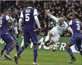  ??  ?? Doria et les Marseillai­s ont causé pas mal de soucis aux Violets dimanche.