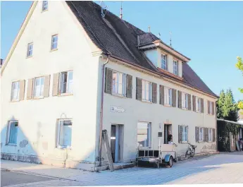  ?? SZ-FOTO: SOMM ?? Ausräumarb­eiten haben im alten Rathaus begonnen, das nun auch saniert wird.