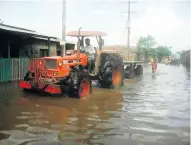  ?? CORTESÍA ?? Aspectos de las calles inundadas tras las lluvias en uno de los barrios de la zona urbana de Majagual.