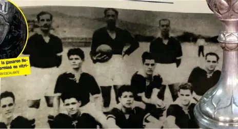  ?? FOTO: CAPTURA LIBRO HISTORIA DE LUCHA, PASIÓN Y GOLES ?? Del trofeo ganado por estos hombres en 1940 no hay rastro.