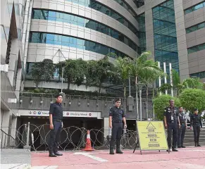  ?? — Bernama ?? Tight security: Policemen guarding the entrance to the A-G’s Chambers in Putrajaya.