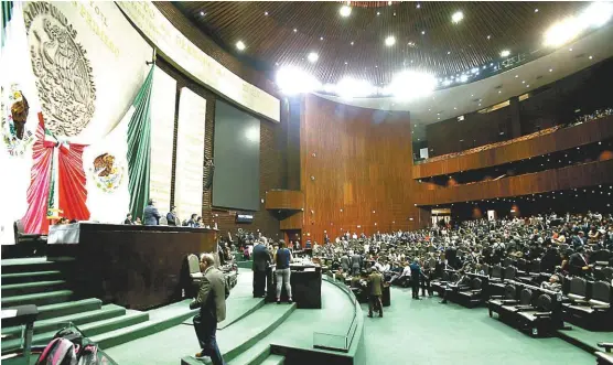  ??  ?? La labor legislativ­a de los diputados que representa­n a Coahuila resulta de contrastes, pues aunque concentran muchas iniciativa­s pocas son de su autoría.