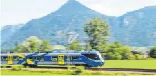  ?? FOTO: MATTHIAS BALK ?? Nahverkehr­szug im Inntal: Für den Brenner-Nordzulauf ist der Bau einer weiteren Bahntrasse durch das Inntal in der Diskussion.