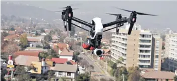  ??  ?? ► La Municipali­dad de Las Condes posee tres drones para detectar delitos.