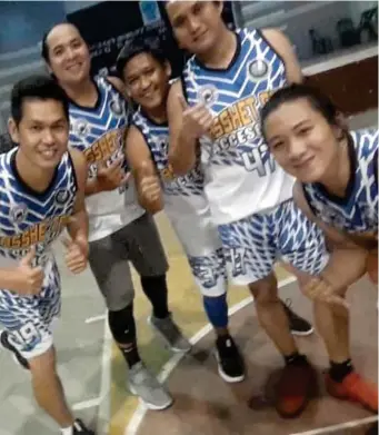  ?? (LYNDE SALGADOS) ?? UNDERDOG. The Boning Biongcog-led Team Doc Neri after their thrilling escape in the quarterfin­als of the Eagles hoopfest.