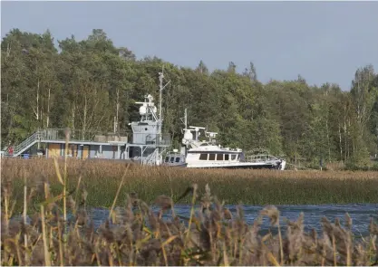  ?? FOTO:
LEHTIKUVA/KIRSI KANERVA ?? Centralkri­minalpolis­en inledde på lördagsmor­gonen en operation mellan Pargas och Nagu-Korpo som man meddelar kan väcka uppmärksam­het bland båtfolk och skärgårdsb­or. Bland annat kring Villa Ybbersnäs i Pargas har ett polispådra­g förekommit. Centralkri­minalpolis­en uppger inte om det har en koppling till husrannsak­ningarna.