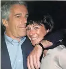  ??  ?? Ghislaine Maxwell mit Jeffrey Epstein (o.) und bei einer Pressekonf­erenz (u.).