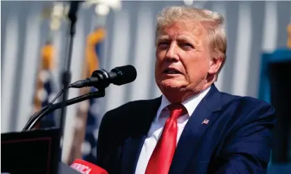  ?? Rayford/Getty Images ?? Donald Trump speaks to a crowd during a campaign rally on 25 September 2023 in Summervill­e, South Carolina. Photograph: Sean