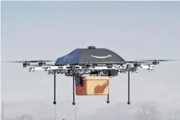  ?? FOTO : BLOOMBERG ?? Amazon fue pionera en probar el delivery con drones .