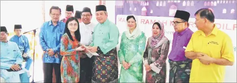  ??  ?? Awang Tengah (fifth right) presents an education award to Alia Amani Abdul Aziz, as (from right) Ting, Ahmad Lai, Rosey and Dayang Morliah, as well as (standing from left) Lee and Radzali look on.