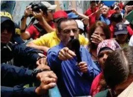  ?? ARCHIVO ?? El 3 de setiembre, Vargas pidió a manifestan­tes que sacaran a un fotógrafo de La Nación de una protesta frente al Congreso.