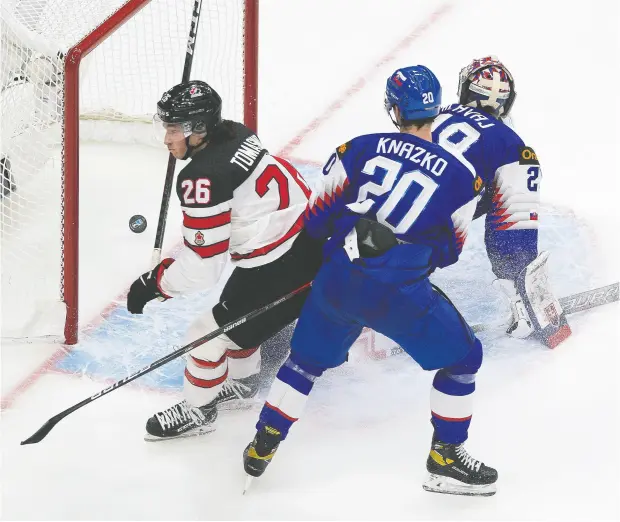  ?? GREG SOUTHAM / POSTMEDIA NEWS ?? Canada’s Philip Tomasino scores on Slovakia’s goalie Samuel Hlavaj as Samuel Knazko watches during the third period Sunday in Edmonton.
Canada has beaten Slovakia in their past 14 world junior encounters.