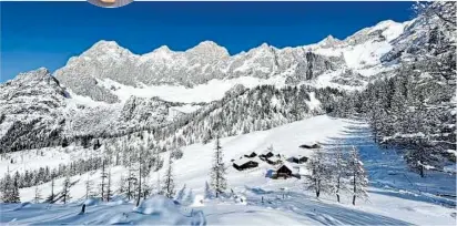  ?? RAFFALT, KK (3) ?? Malerisch liegen die Hütten der Neustattal­m am Fuße der Dachstein-Südwände