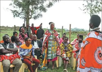  ?? WU XIAOHUI / CHINA DAILY ?? Maasai community villagers in Kenya take part in a dialogue workshop organized by the nonprofit Amref Health Africa that aims to eliminate female genital mutilation, in Suswa town, Narok County, on Jan 16.