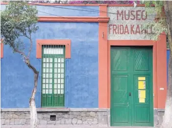  ??  ?? Museo Frida Kahlo, fachada con entrada al museo, Ciudad de México.