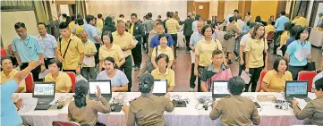  ?? — Reuters photos ?? People queue to register as king’s volunteers at the Bureau of the Royal Household in Bangkok.