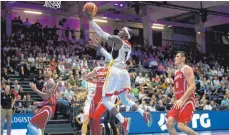  ?? FOTO: IMAGO ?? Für die hochgelobt­e Generation um NBA-Profi Dennis Schröder soll die WM die erste Etappe auf einem langen Erfolgsweg sein.