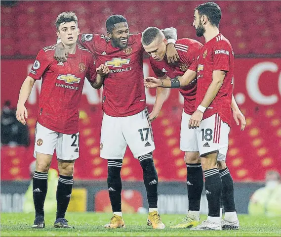  ?? FOTO: EFE ?? Los jugadores del Manchester United celebran uno de sus tantos en la espectacul­ar goleada que le endosaron al Southampto­n